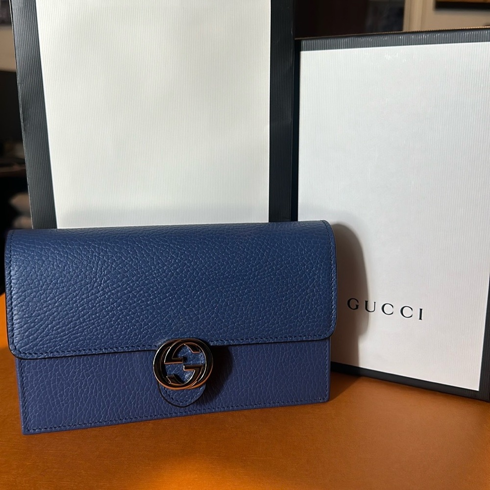 Gucci Interlocking G Chain Wallet Crossbody Blue NEW WITH BOX